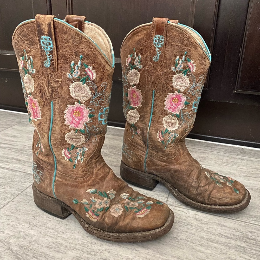 Kid's Snip Toe Floral Embroidered Western Boot by Macie Bean Size 13
